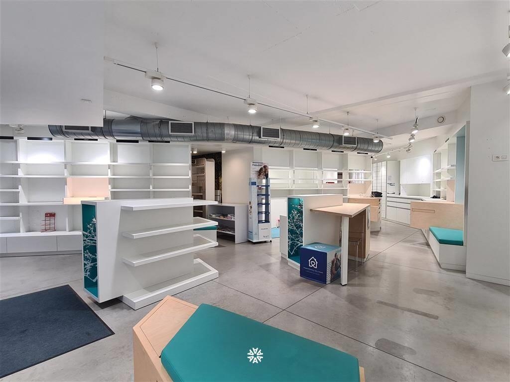 Handelszaak te huur in Sint-Niklaas 9100 2250.00€ slaapkamers 117.00m² - Zoekertje 322968