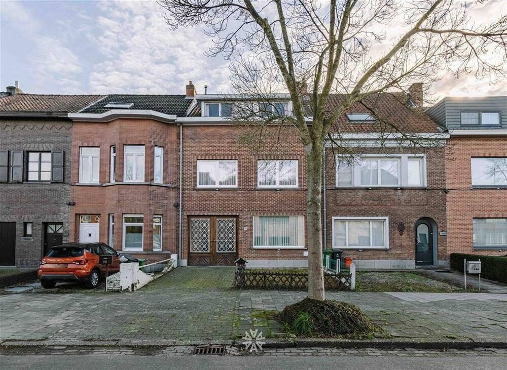 Huis te koop in Sint-Amandsberg 9040 389000.00€ 3 slaapkamers 233.00m² - Zoekertje 330844