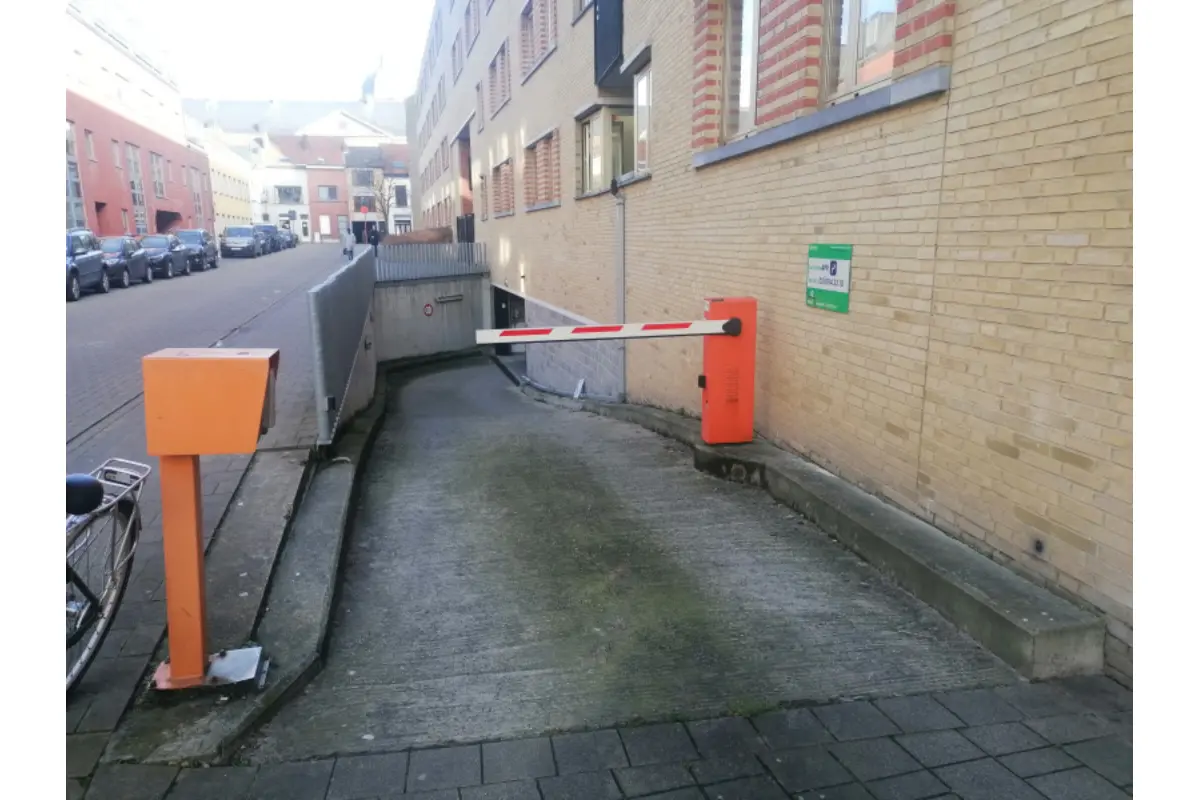 Parking & garage te  huur in Gent 9000 29.00€  slaapkamers m² - Zoekertje 341937