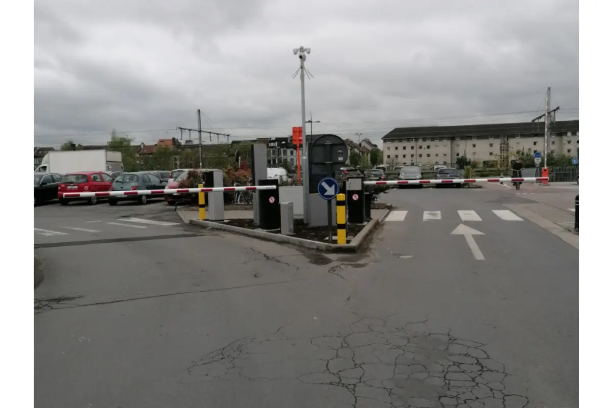 Parking & garage te  huur in Sint-Amandsberg 9040 89.00€  slaapkamers m² - Zoekertje 341840