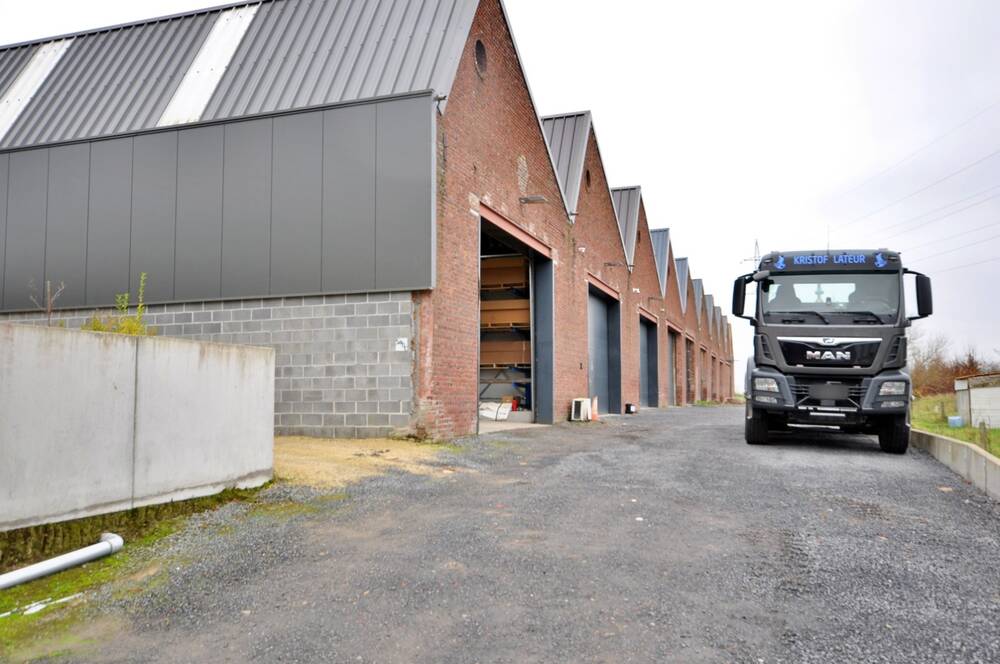 Handelszaak te huur in Kluisbergen 9690 2850.00€ slaapkamers 702.00m² - Zoekertje 343167