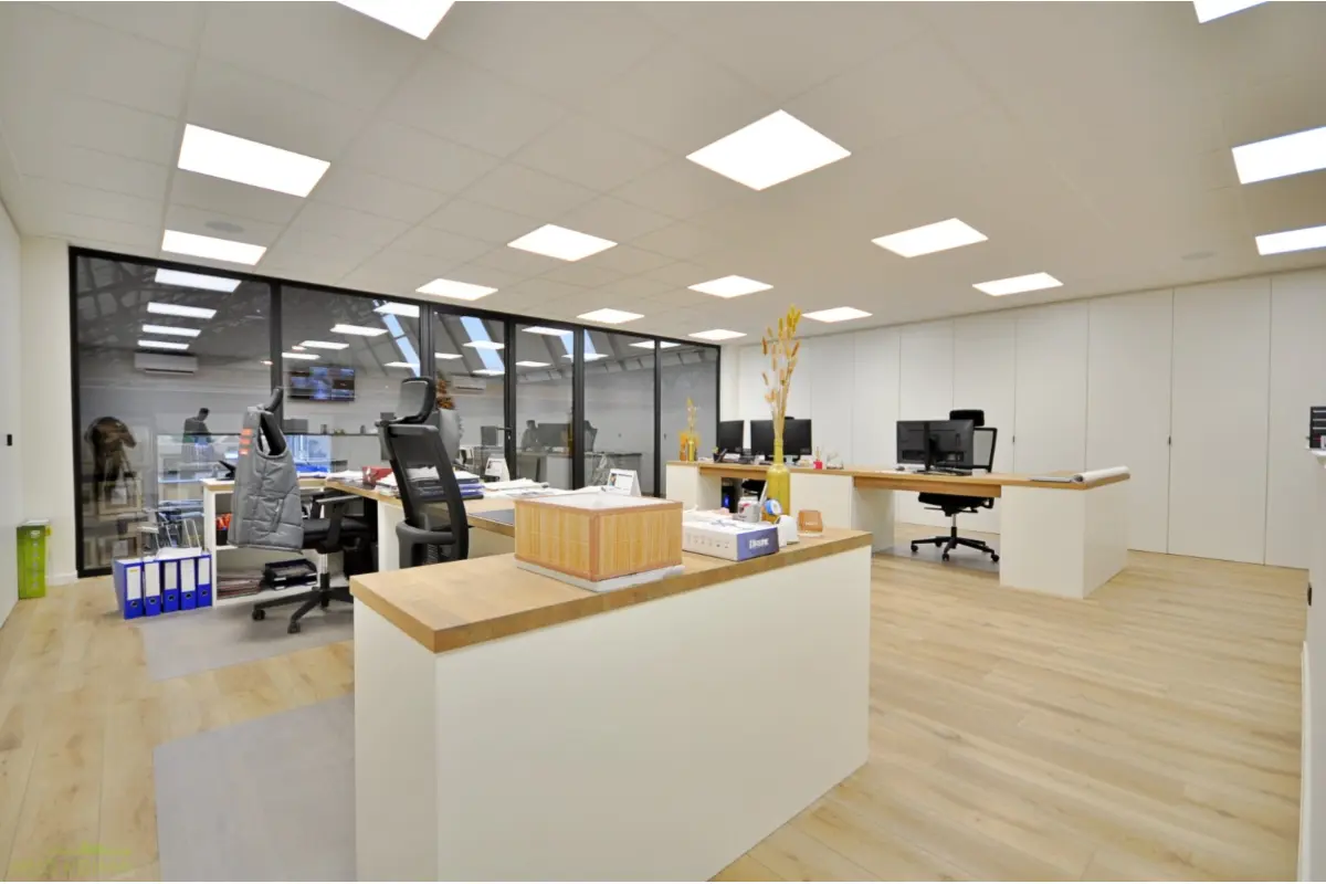 Handelszaak te  huur in Kluisbergen 9690 1050.00€  slaapkamers 243.00m² - Zoekertje 343136