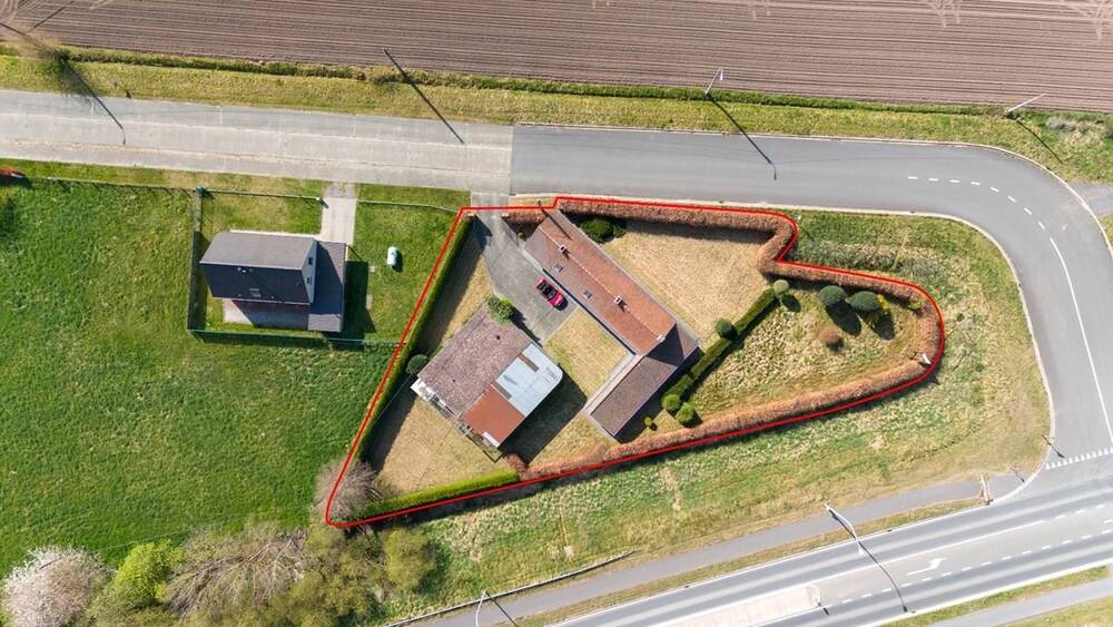 Huis te  koop in Kruishoutem 9770 345000.00€ 1 slaapkamers 166.00m² - Zoekertje 362059