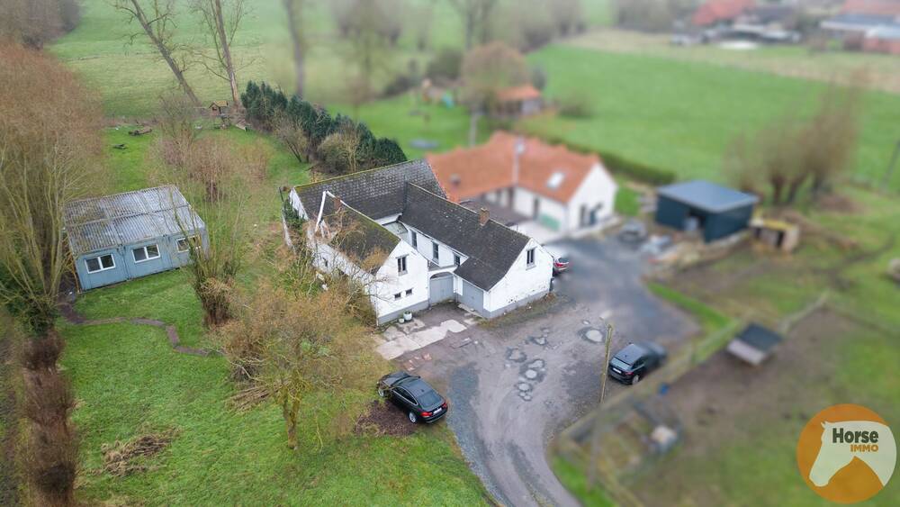Huis te  koop in Zandbergen 9506 270000.00€ 4 slaapkamers m² - Zoekertje 368503