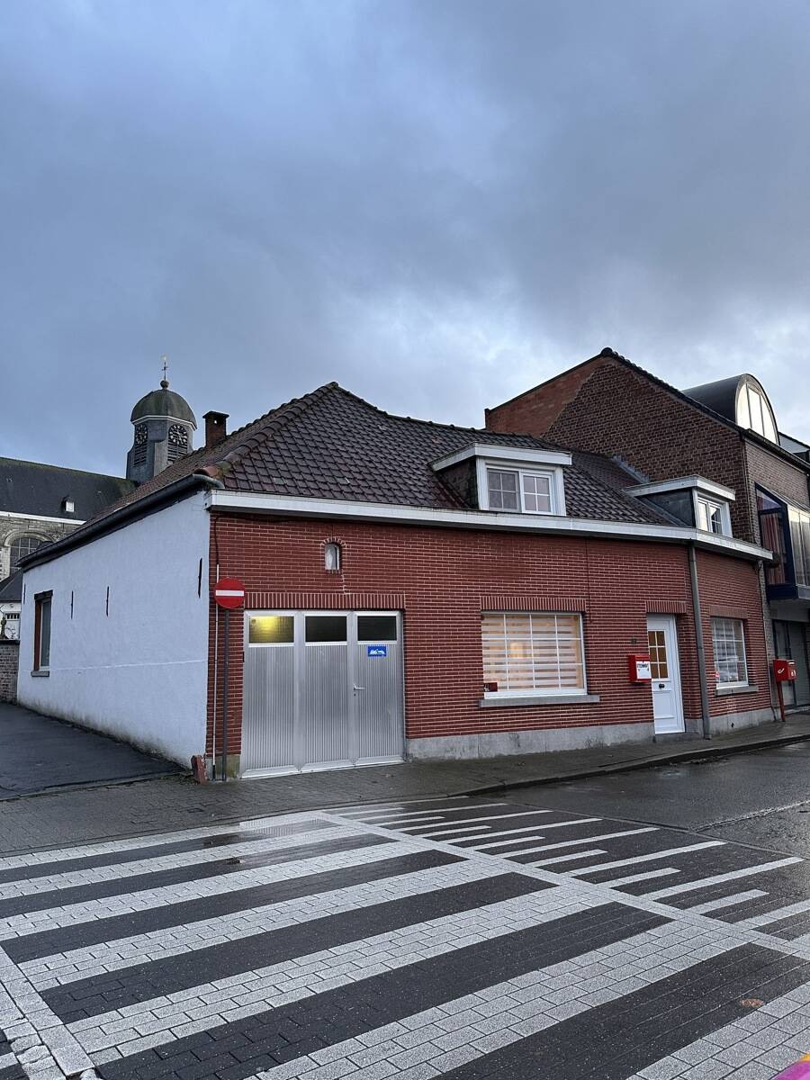 Huis te  koop in Meerbeke 9402 249000.00€ 4 slaapkamers 203.00m² - Zoekertje 384084
