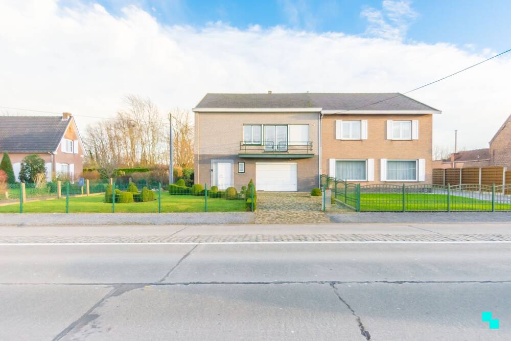 Huis te koop in Merelbeke 9820 299000.00€ 2 slaapkamers 279.00m² - Zoekertje 385672