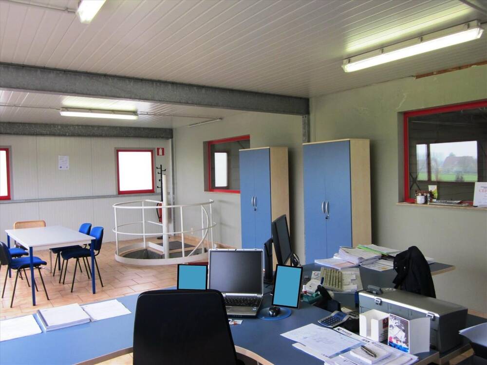 Handelszaak te  huur in Verrebroek 9130 670.00€  slaapkamers m² - Zoekertje 392463