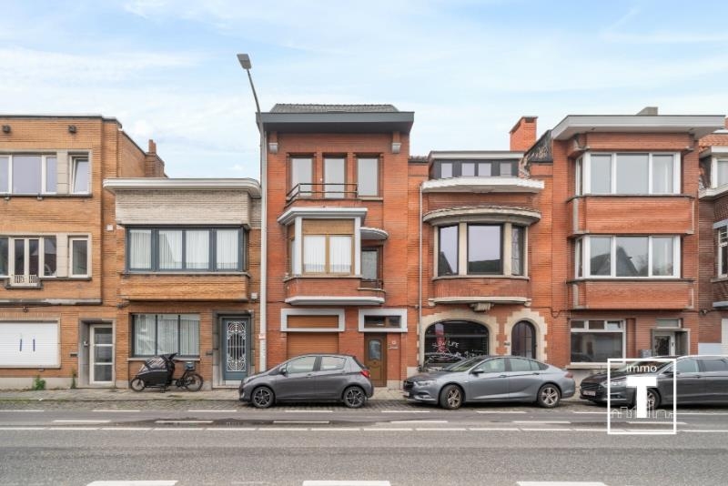 Huis te koop in Sint-Amandsberg 9040 399000.00€ 5 slaapkamers 234.00m² - Zoekertje 399461
