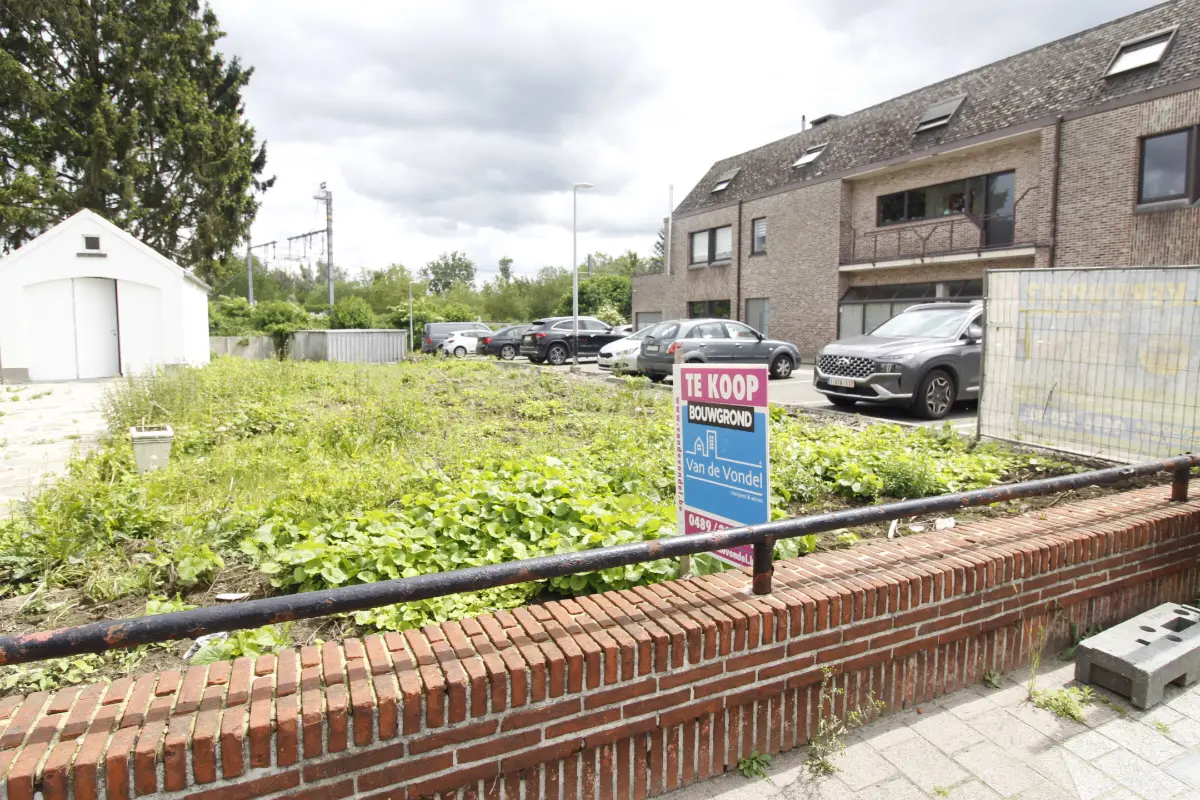 Grond te  koop in Denderleeuw 9470 89000.00€  slaapkamers m² - Zoekertje 401333