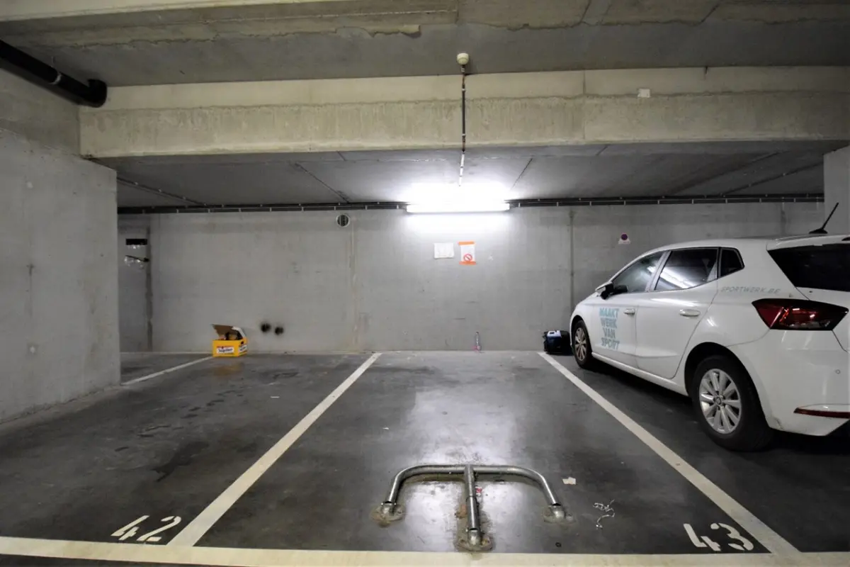Parking & garage te  koop in Gent 9000 25000.00€  slaapkamers m² - Zoekertje 403055
