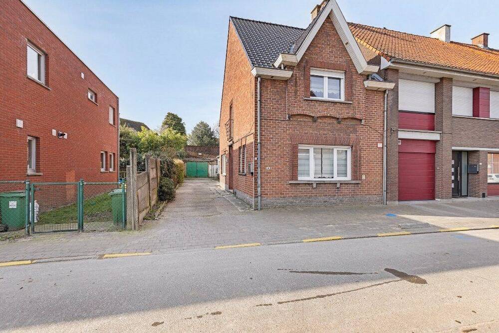 Huis te koop in Zulte 9870 250000.00€ 5 slaapkamers m² - Zoekertje 402768