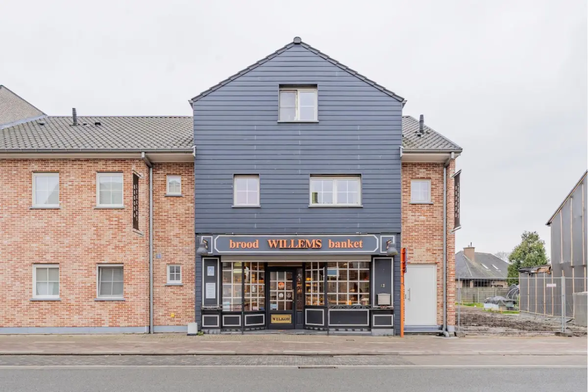 Handelszaak te  koop in Ertvelde 9940 360000.00€  slaapkamers m² - Zoekertje 419342