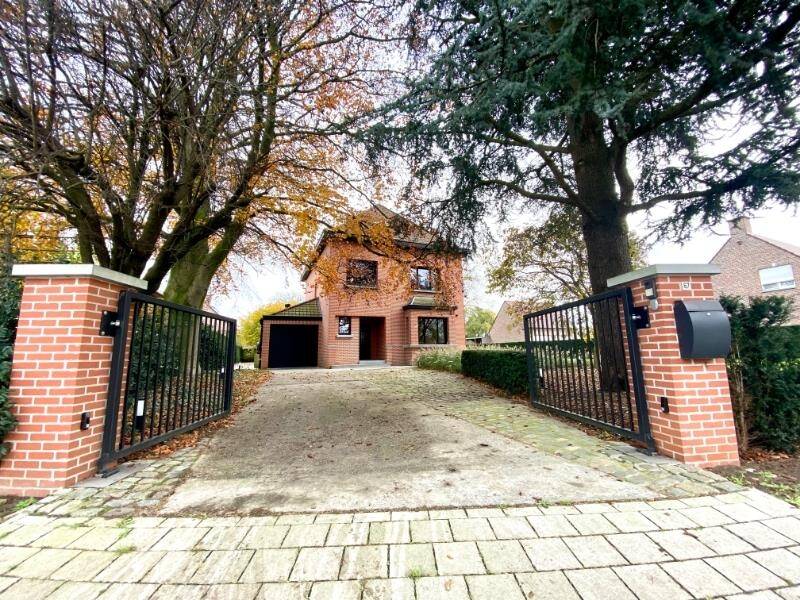 Huis te  huur in Vosselare 9850 1800.00€ 4 slaapkamers 292.00m² - Zoekertje 418830