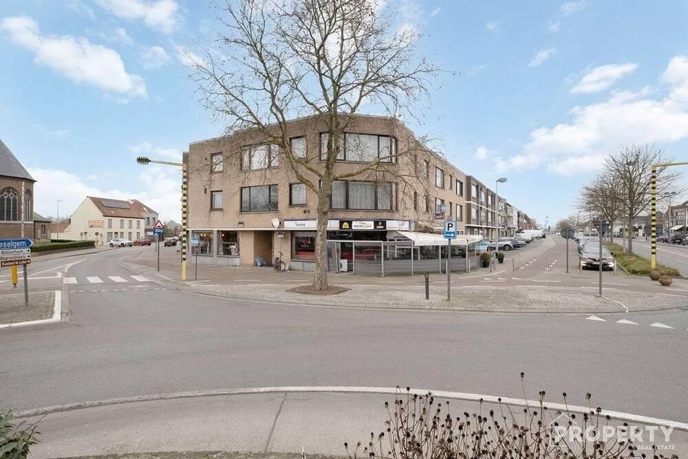Handelszaak te  koop in Zulte 9870 590000.00€ 2 slaapkamers 400.00m² - Zoekertje 424519