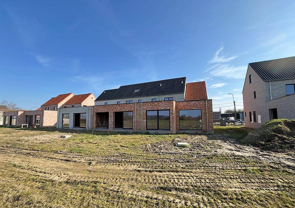 Huis te  koop in Bachte-Maria-Leerne 9800 560000.00€ 5 slaapkamers 236.00m² - Zoekertje 428268
