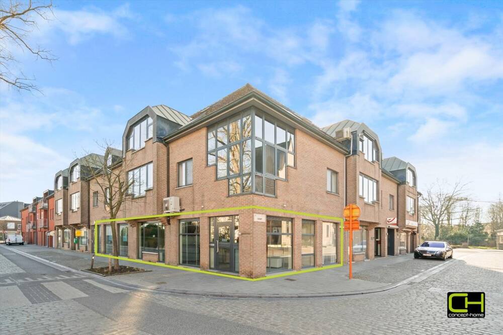 Handelszaak te  koop in Lovendegem 9920 395000.00€  slaapkamers 281.00m² - Zoekertje 429408