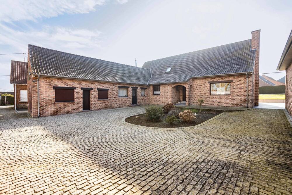 Handelszaak te koop in Geraardsbergen 9500 649000.00€ slaapkamers 389.00m² - Zoekertje 434616