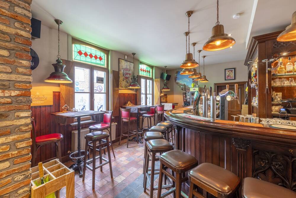 Handelszaak te  koop in Sint-Laureins 9980 590000.00€  slaapkamers 336.00m² - Zoekertje 435472