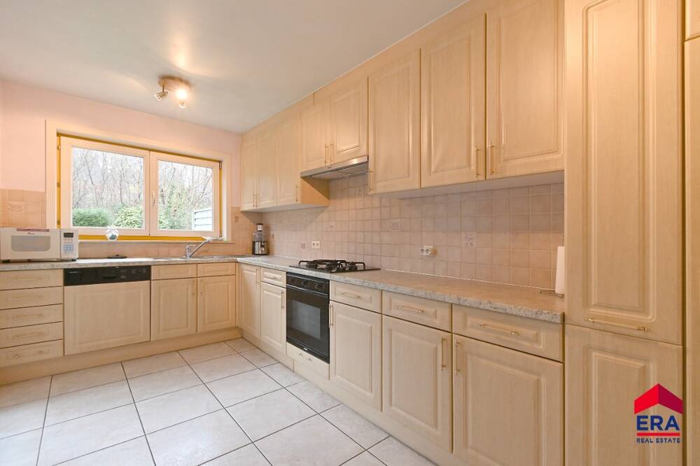 Huis te koop in Sint-Amandsberg 9040 435000.00€ 5 slaapkamers 143.00m² - Zoekertje 438204