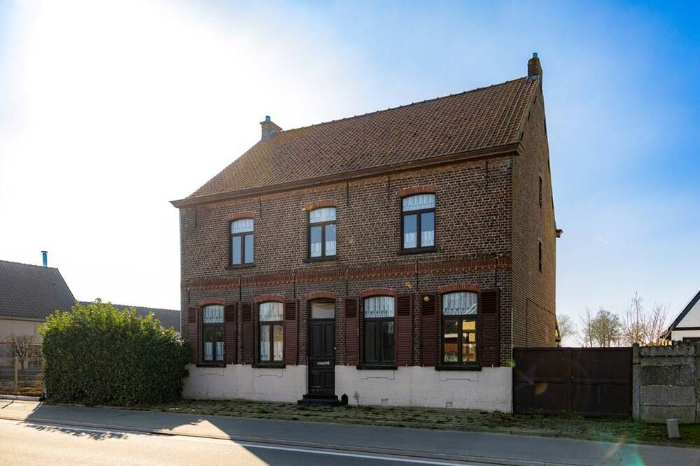 Huis te  koop in Ronsele 9932 330000.00€ 5 slaapkamers 253.00m² - Zoekertje 443179