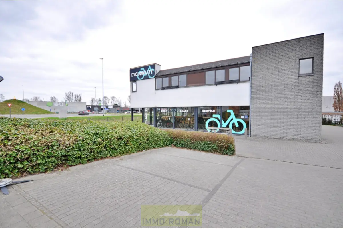 Handelszaak te  in Kluisbergen 9690 2340.00€  slaapkamers 323.00m² - Zoekertje 451184