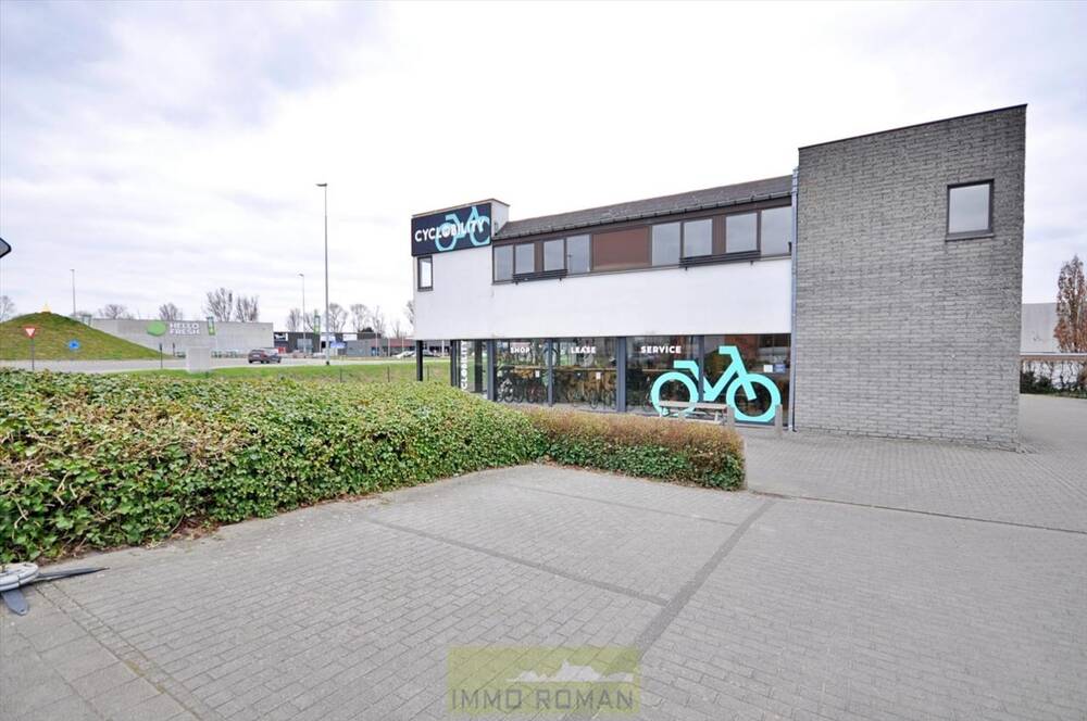Handelszaak te in Kluisbergen 9690 2340.00€ slaapkamers 323.00m² - Zoekertje 451184
