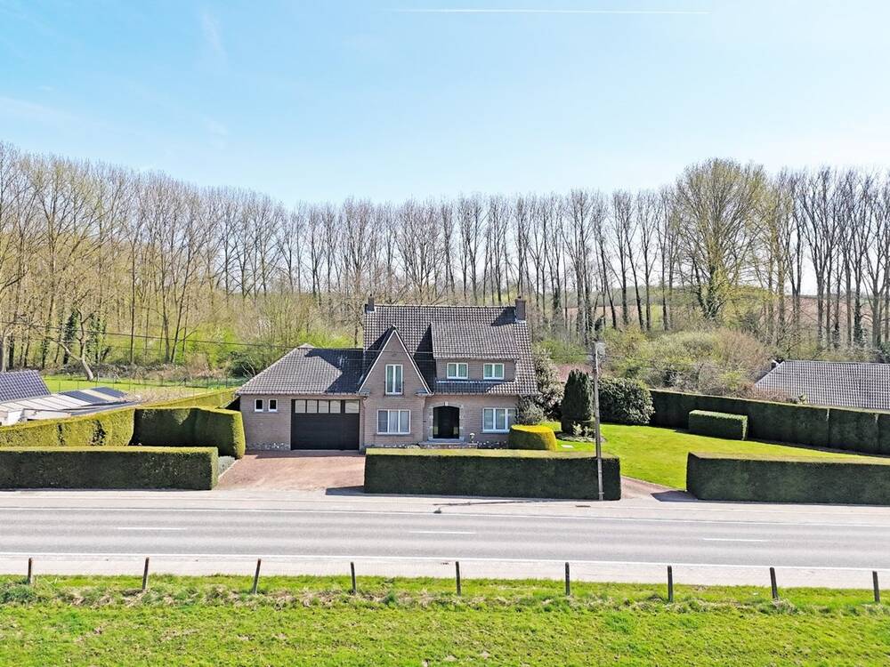 Villa te koop in Sint-Lievens-Houtem 9520 449000.00€ 4 slaapkamers 304.00m² - Zoekertje 453424