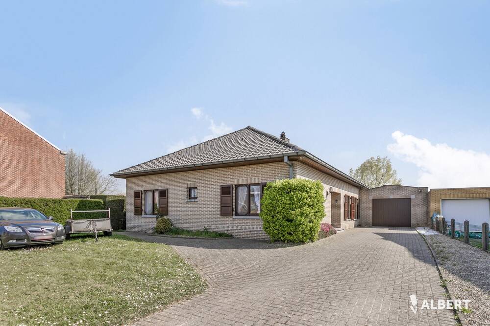 Bungalow te  koop in Meerbeke 9402 435000.00€ 2 slaapkamers 195.00m² - Zoekertje 453435