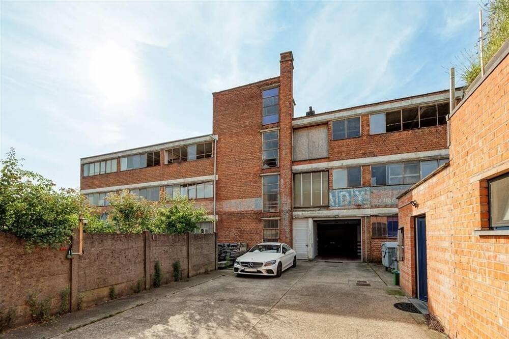 Handelszaak te koop in Sint-Niklaas 9100 669000.00€ slaapkamers 1350.00m² - Zoekertje 456822