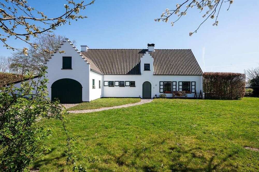 Huis te koop in Oosteeklo 9968 545000.00€ 4 slaapkamers 272.00m² - Zoekertje 458115
