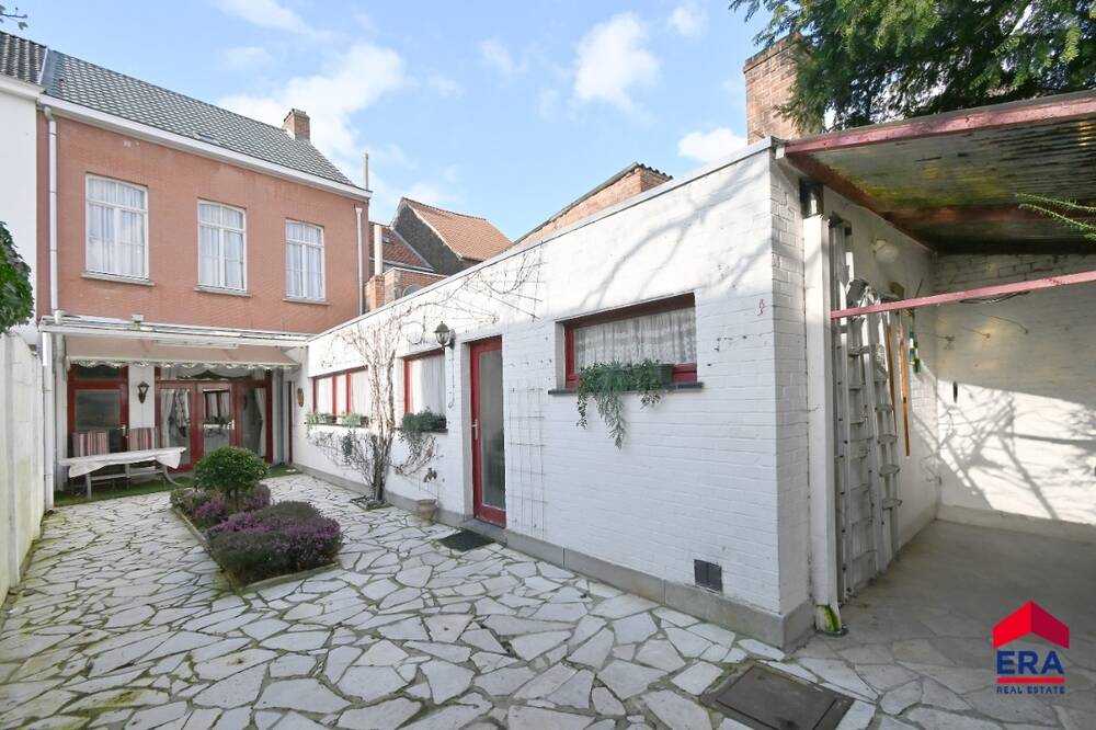 Herenhuis te koop in Eeklo 9900 373000.00€ 5 slaapkamers 320.00m² - Zoekertje 457333