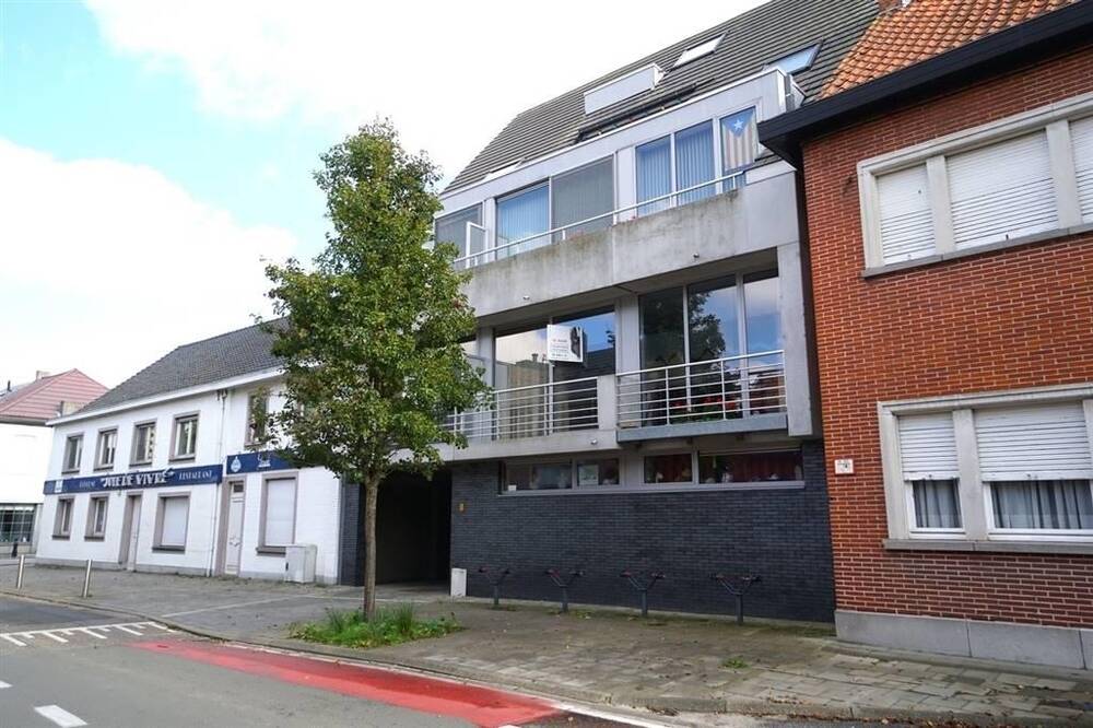 Appartement te  huur in Oosteeklo 9968 695.00€ 2 slaapkamers 79.00m² - Zoekertje 457193