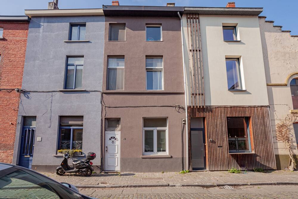 Huis te koop in Sint-Amandsberg 9040 285000.00€ 4 slaapkamers 155.00m² - Zoekertje 459071