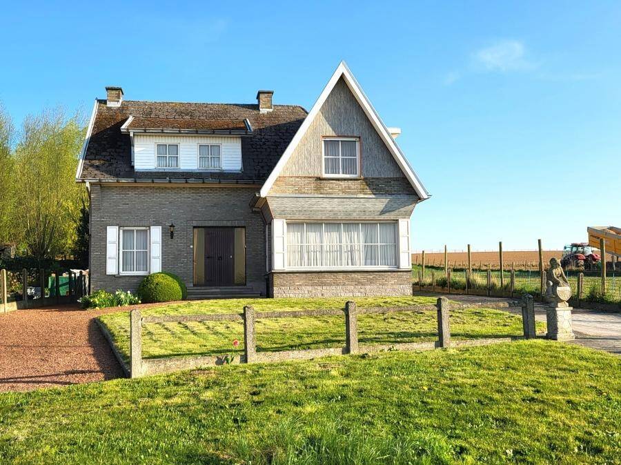 Huis te  koop in Zwalm 9630 298000.00€ 3 slaapkamers 214.00m² - Zoekertje 459350