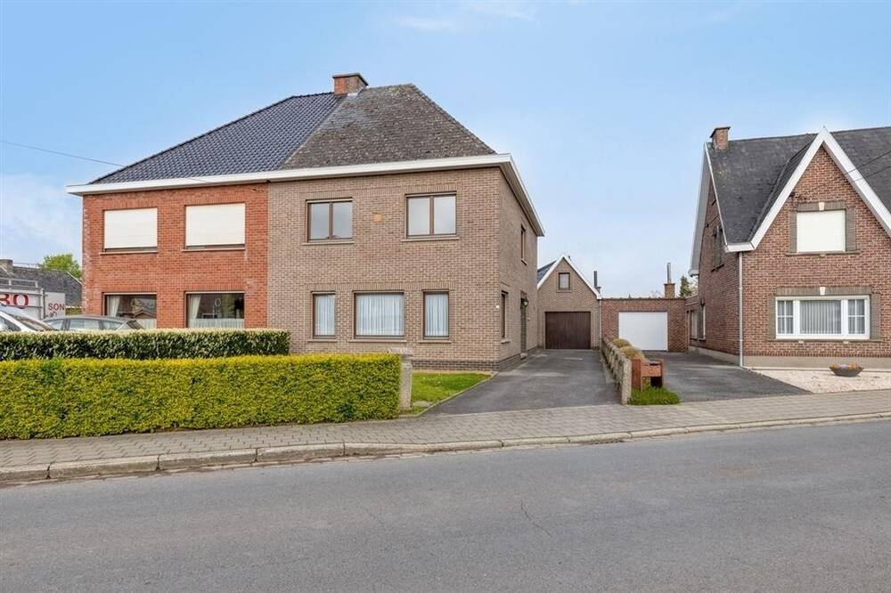 Huis te  koop in Nederename 9700 365000.00€ 3 slaapkamers 227.00m² - Zoekertje 459062