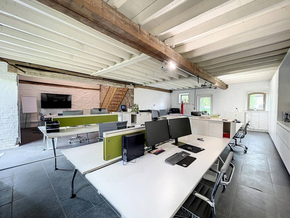 Handelszaak te huur in Destelbergen 9070 1685.00€ slaapkamers 166.00m² - Zoekertje 459898