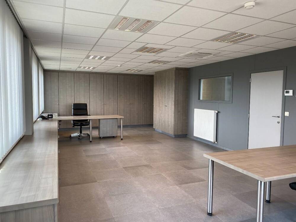 Handelszaak te huur in Olsene 9870 750.00€ slaapkamers m² - Zoekertje 459831
