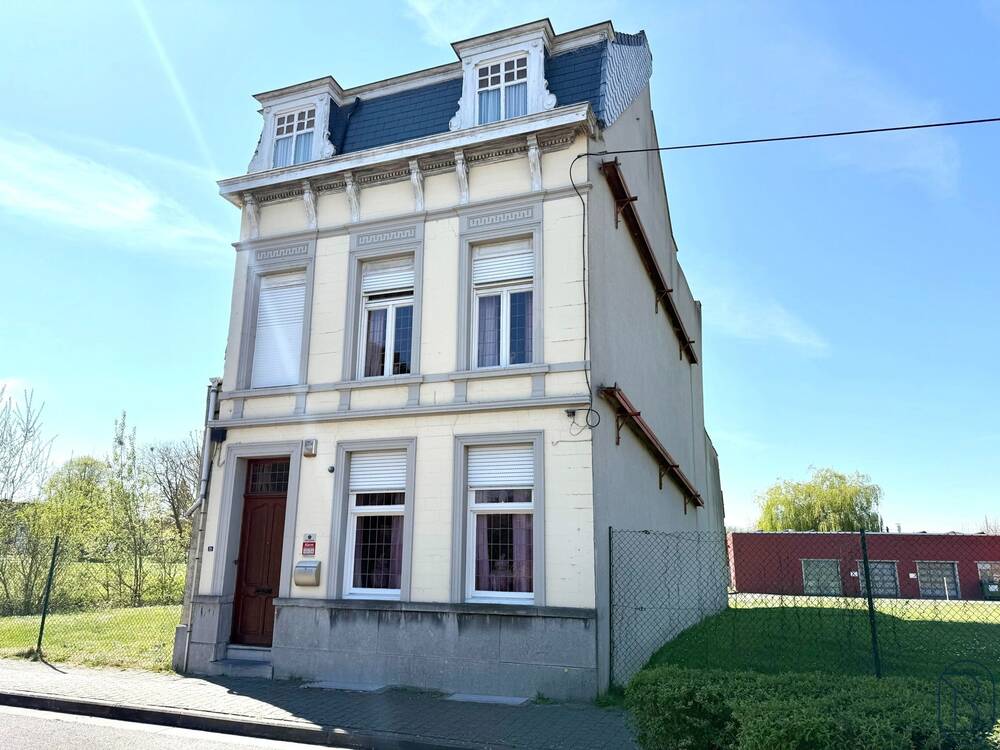 Herenhuis te  koop in Ronse 9600 215000.00€ 4 slaapkamers 200.00m² - Zoekertje 460487