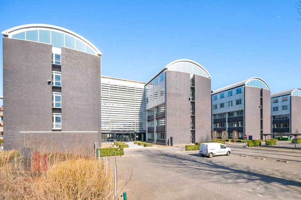Handelszaak te huur in Merelbeke 9820 20370.00€ slaapkamers 1577.00m² - Zoekertje 460514