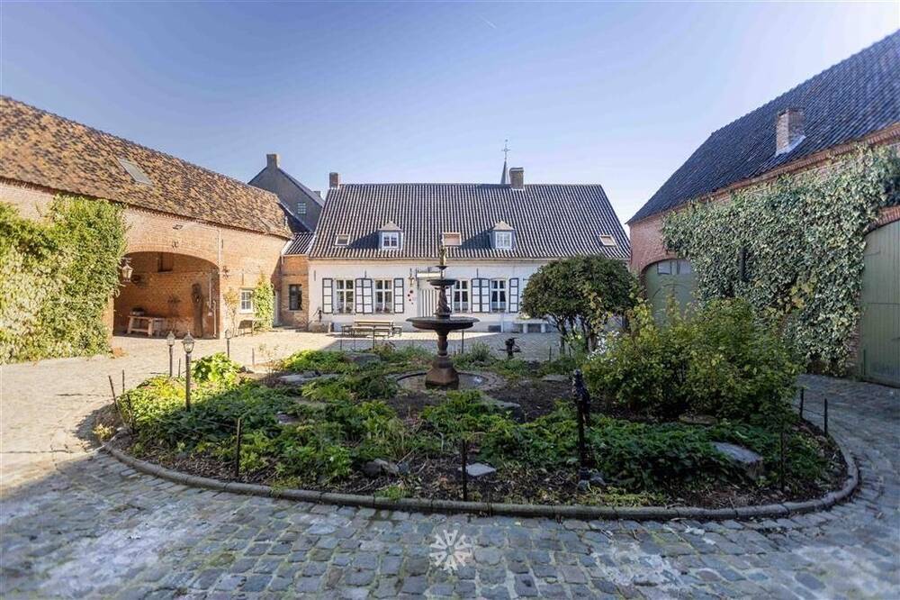 Huis te  koop in Zegelsem 9660 1475000.00€ 10 slaapkamers 622.00m² - Zoekertje 462138