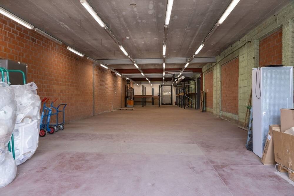 Handelszaak te huur in Sint-Niklaas 9100 2250.00€ 0 slaapkamers m² - Zoekertje 465025
