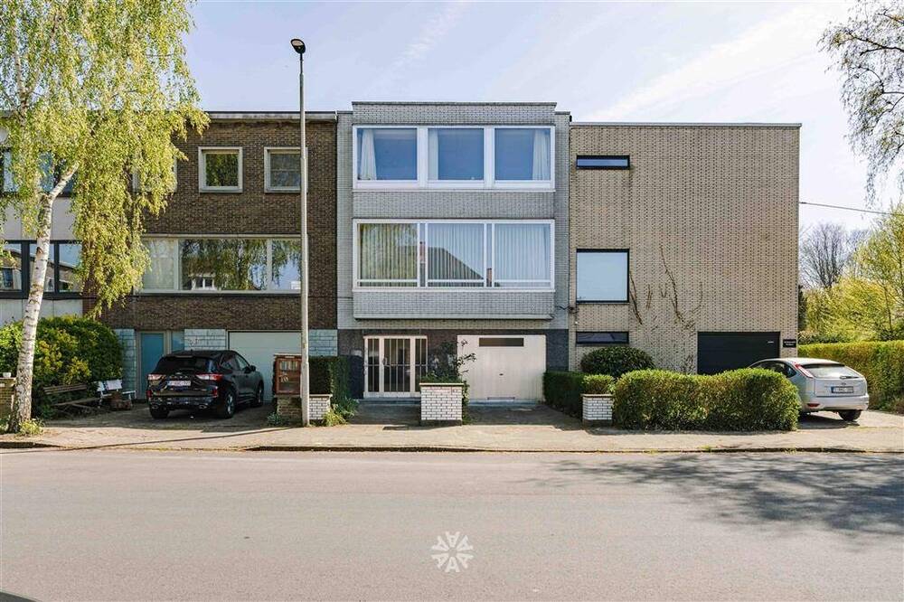 Huis te koop in Sint-Amandsberg 9040 395000.00€ 3 slaapkamers 291.00m² - Zoekertje 472433