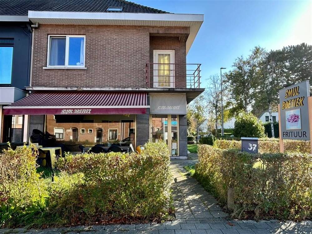 Handelszaak te huur in Sint-Niklaas 9100 1500.00€ 2 slaapkamers 221.00m² - Zoekertje 476451