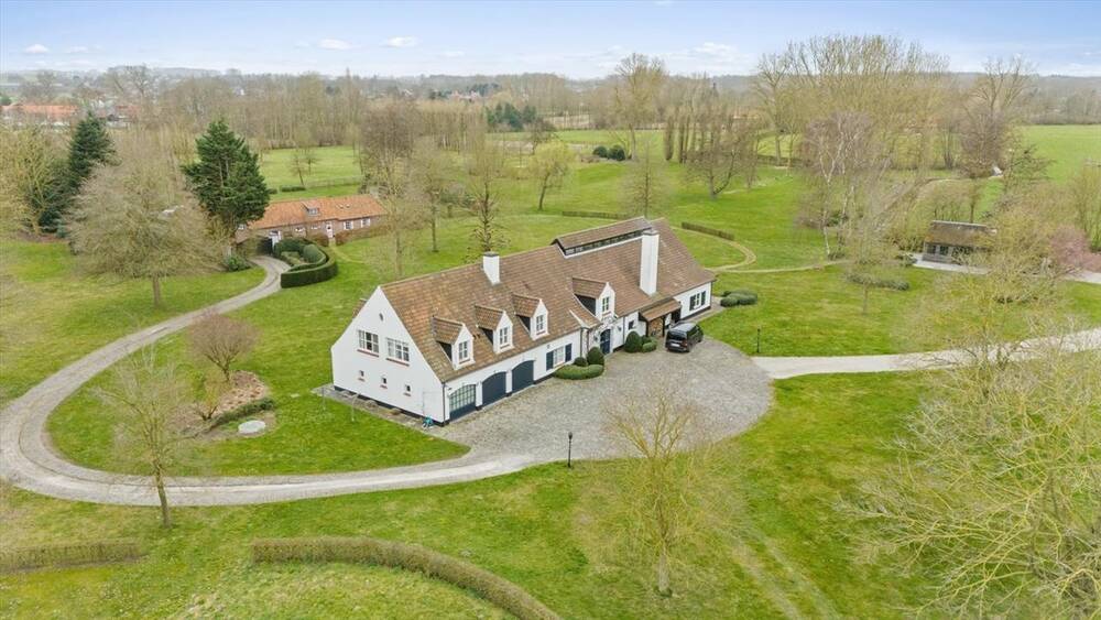 Huis te koop in Kruishoutem 9770 0.00€ 8 slaapkamers 850.00m² - Zoekertje 477156