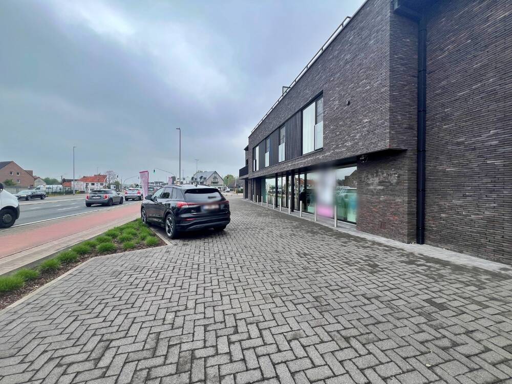 Handelszaak te  huur in Waarschoot 9950 1345.00€  slaapkamers 145.00m² - Zoekertje 482284