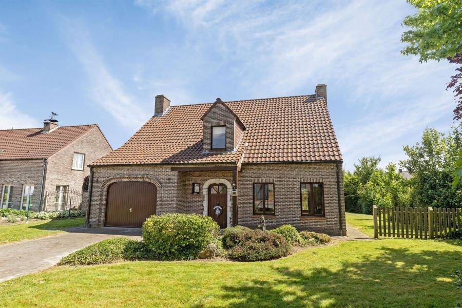 Huis te koop in Voorde 9400 375000.00€ 4 slaapkamers m² - Zoekertje 483610
