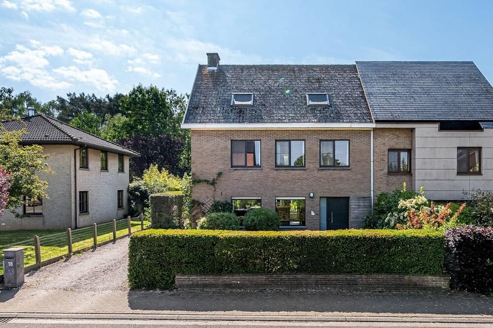 Huis te koop in Merelbeke 9820 575000.00€ 5 slaapkamers 293.00m² - Zoekertje 488148