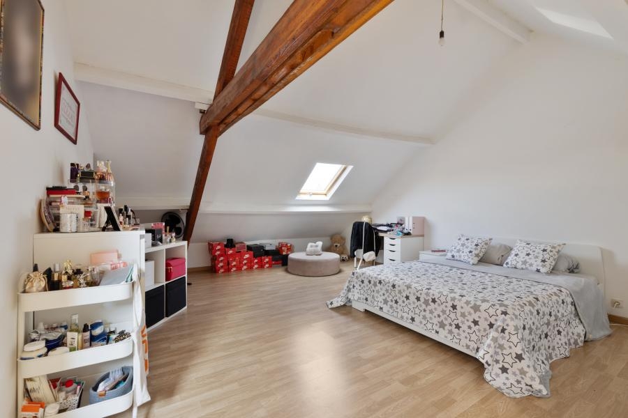 Huis te koop in Outer 9406 329000.00€ 4 slaapkamers 202.00m² - Zoekertje 492001