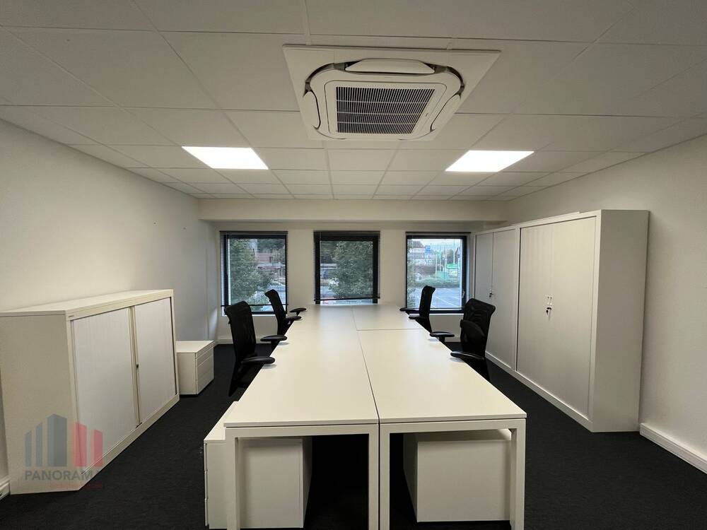 Handelszaak te huur in Lochristi 9080 2800.00€ slaapkamers 50.00m² - Zoekertje 504363
