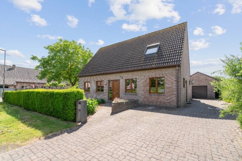 Huis te  koop in Lochristi 9080 530000.00€ 4 slaapkamers m² - Zoekertje 504406